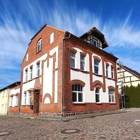 Triskele Haus - Oekologisches Gaestehaus Der Heilstaette Strelitz ノイシュトレーリッツ エクステリア 写真