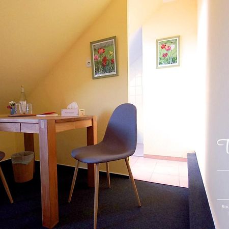 Triskele Haus - Oekologisches Gaestehaus Der Heilstaette Strelitz ノイシュトレーリッツ 部屋 写真