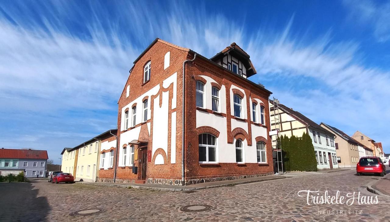 Triskele Haus - Oekologisches Gaestehaus Der Heilstaette Strelitz ノイシュトレーリッツ エクステリア 写真