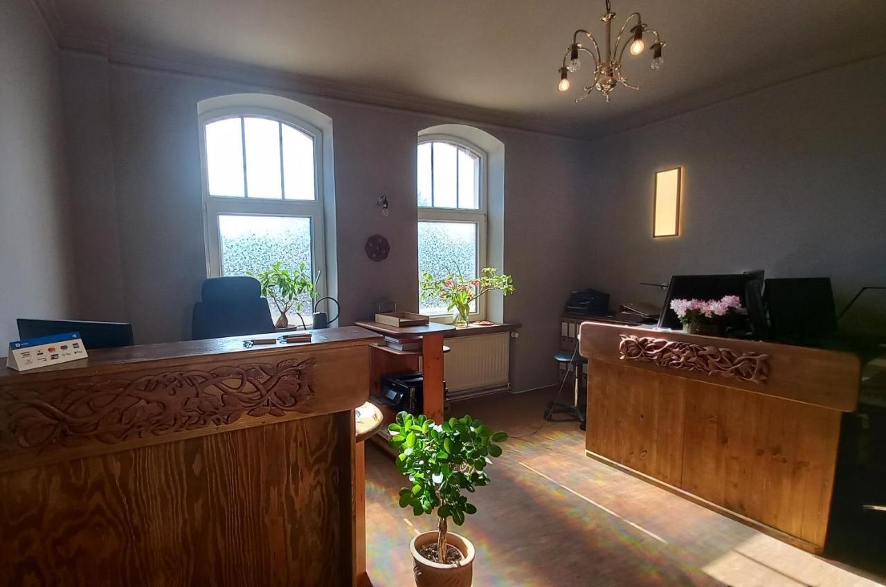 Triskele Haus - Oekologisches Gaestehaus Der Heilstaette Strelitz ノイシュトレーリッツ エクステリア 写真