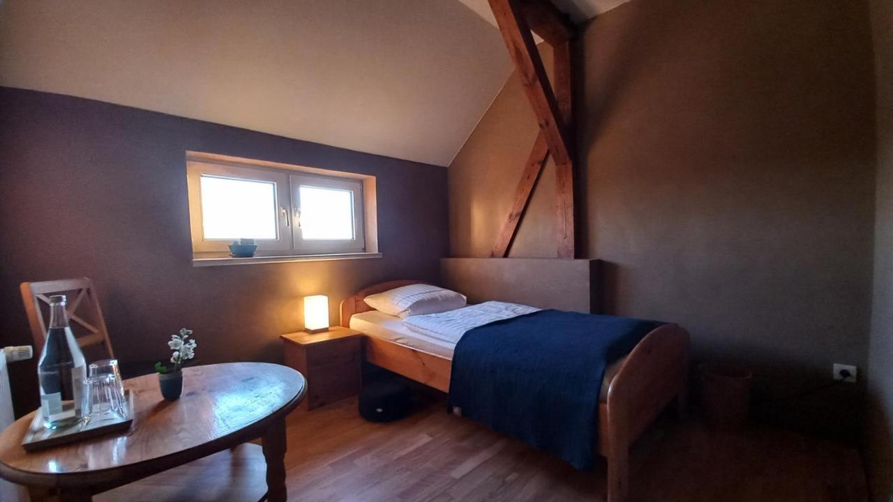Triskele Haus - Oekologisches Gaestehaus Der Heilstaette Strelitz ノイシュトレーリッツ エクステリア 写真