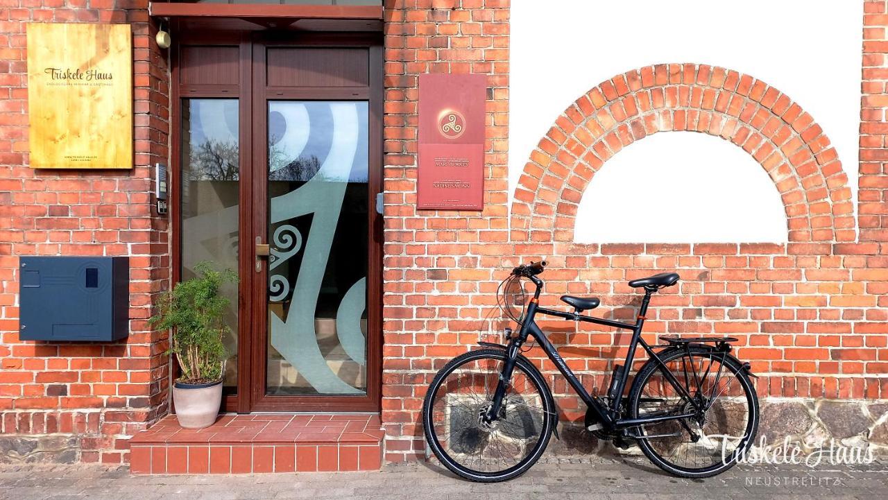 Triskele Haus - Oekologisches Gaestehaus Der Heilstaette Strelitz ノイシュトレーリッツ エクステリア 写真