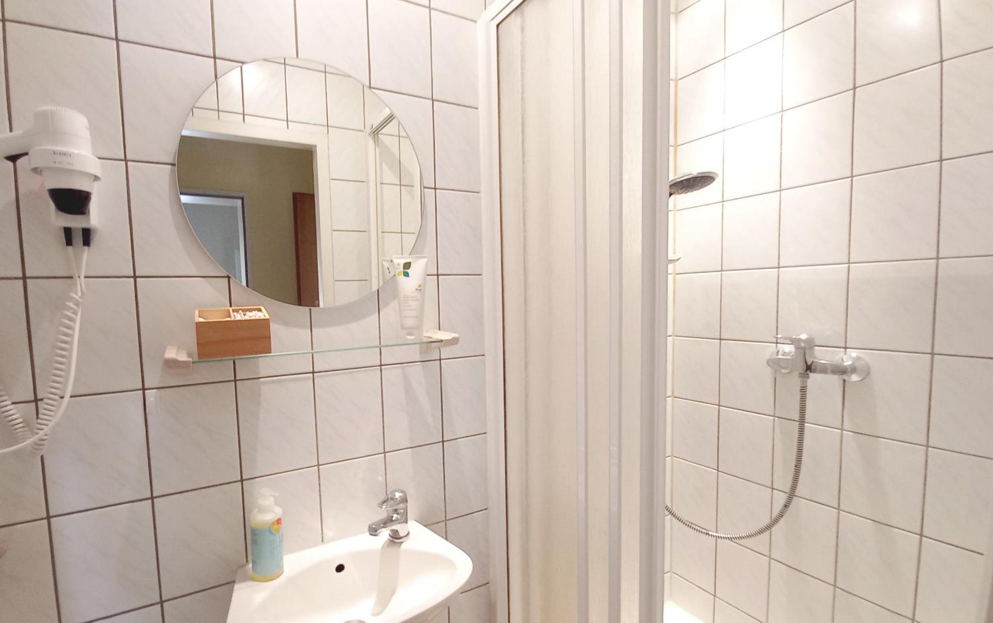 Triskele Haus - Oekologisches Gaestehaus Der Heilstaette Strelitz ノイシュトレーリッツ 部屋 写真