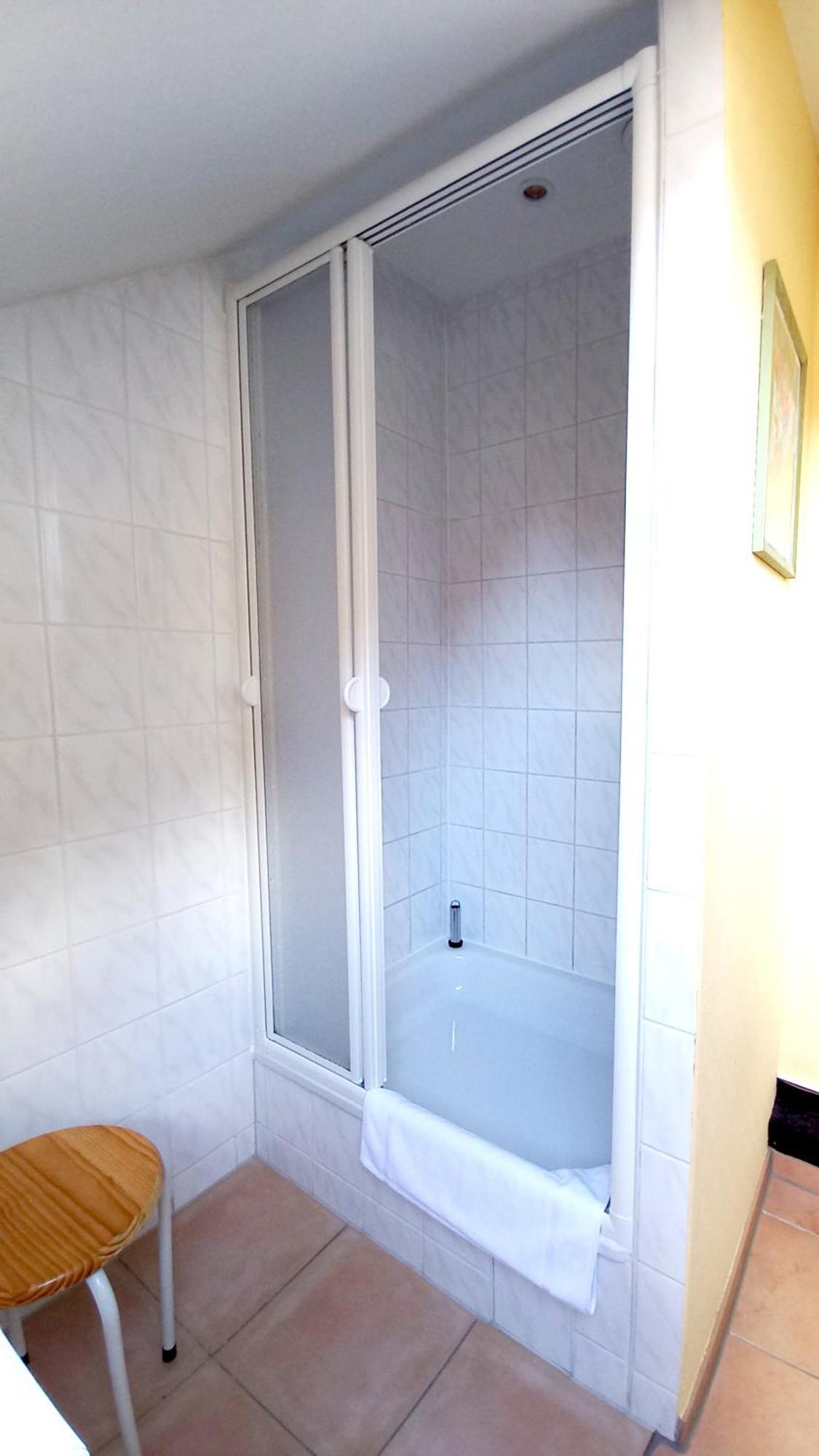 Triskele Haus - Oekologisches Gaestehaus Der Heilstaette Strelitz ノイシュトレーリッツ 部屋 写真