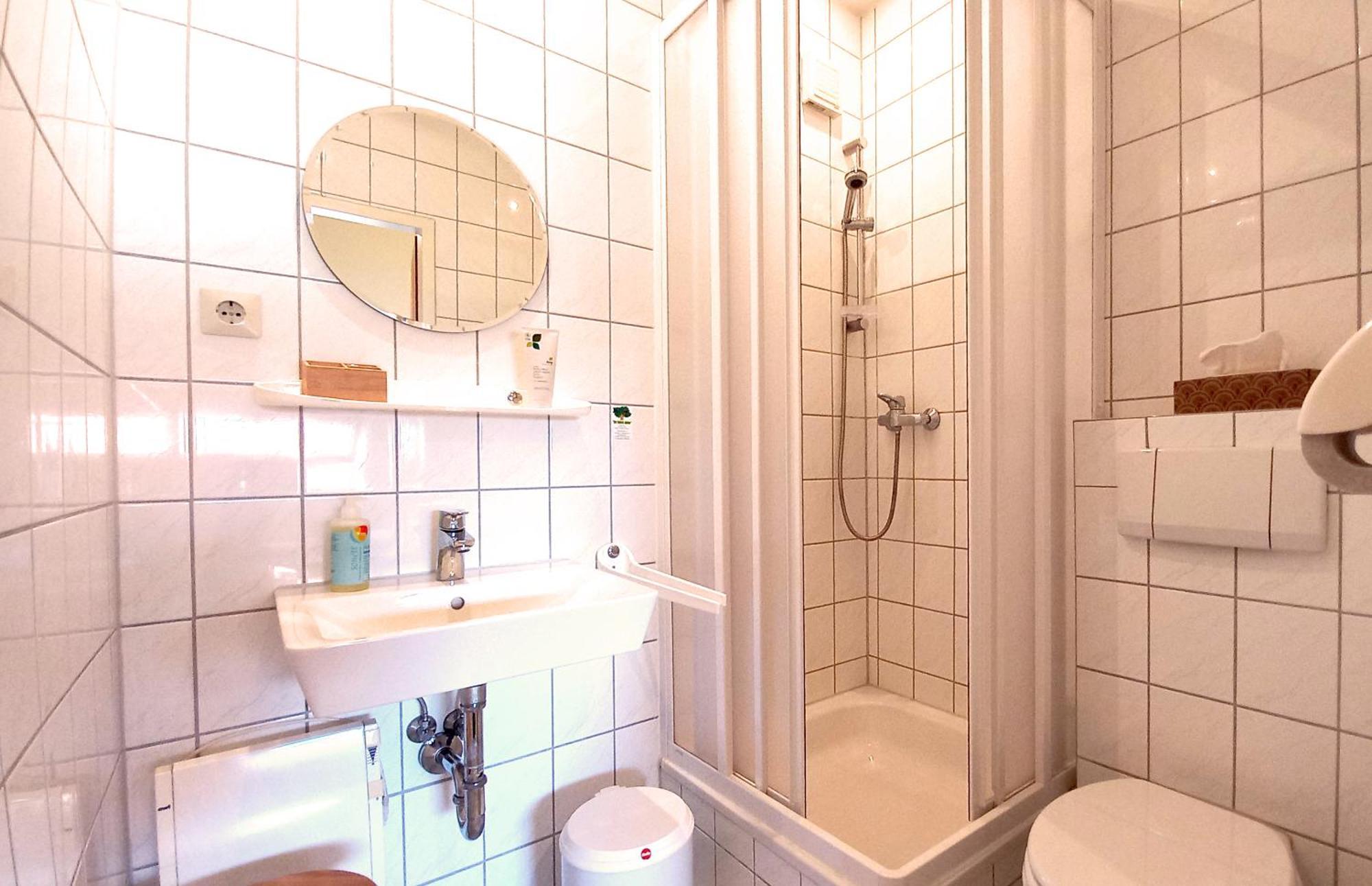 Triskele Haus - Oekologisches Gaestehaus Der Heilstaette Strelitz ノイシュトレーリッツ 部屋 写真