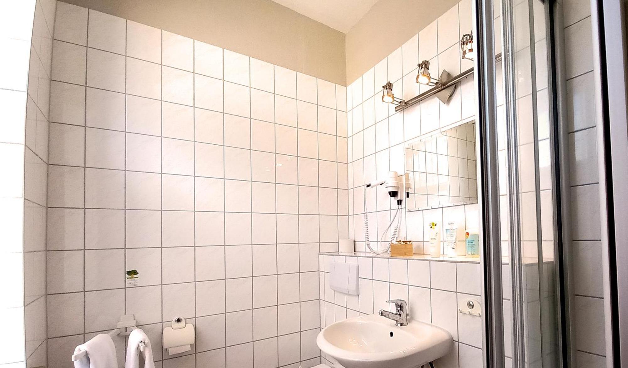 Triskele Haus - Oekologisches Gaestehaus Der Heilstaette Strelitz ノイシュトレーリッツ 部屋 写真