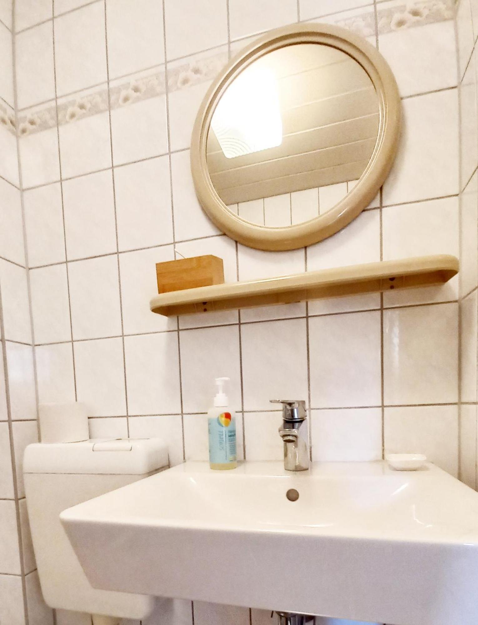 Triskele Haus - Oekologisches Gaestehaus Der Heilstaette Strelitz ノイシュトレーリッツ 部屋 写真